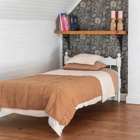 Roose Guesthouse Дом отдыха Кярдла